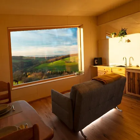 Ein Elsbeer Mitten In Der