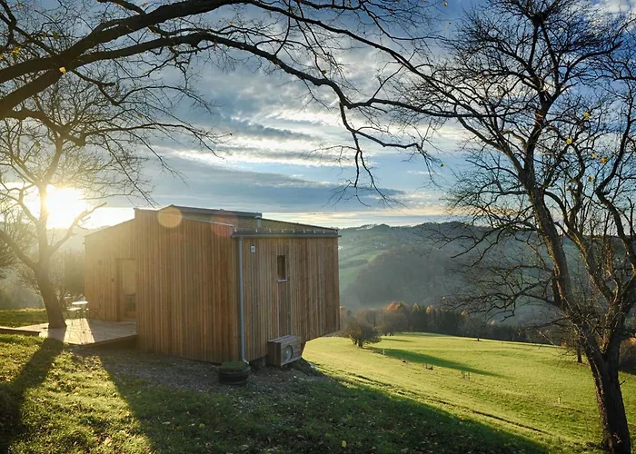 Ein Elsbeer Mitten In Der Campingplatz *