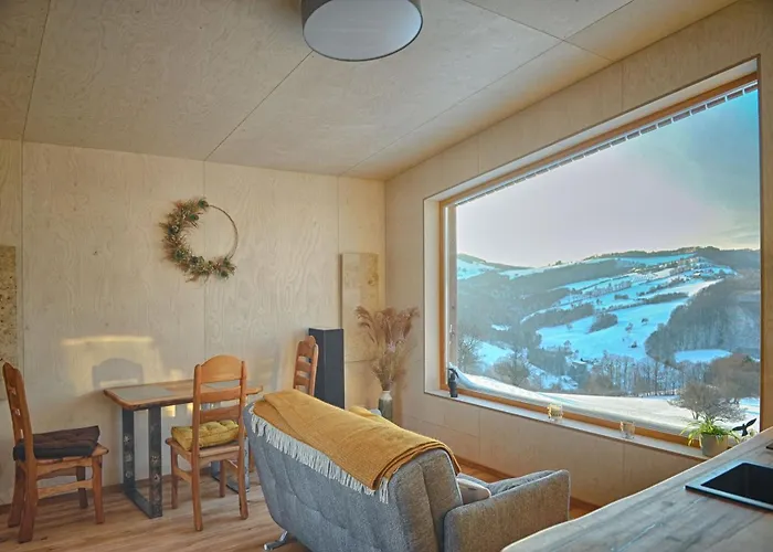 Ein Elsbeer Mitten In Der Campingplatz