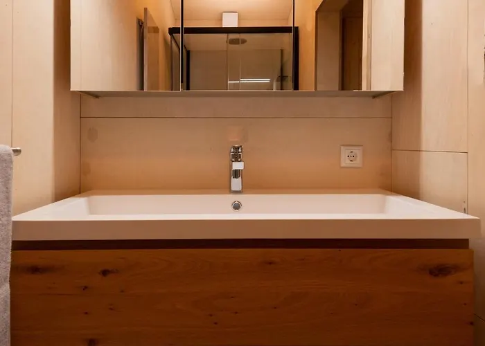 Ein Elsbeer Mitten In Der Campingplatz *